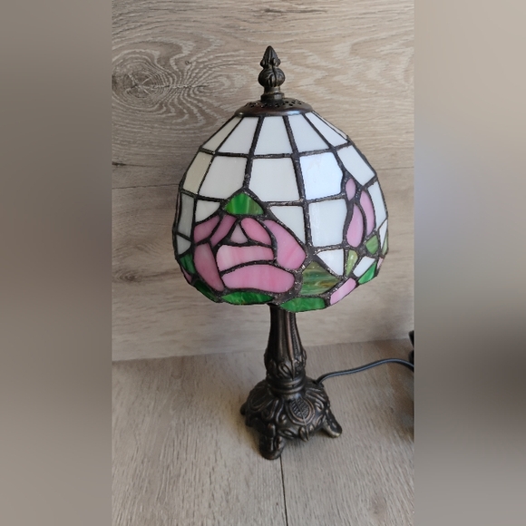 Tiffany Style Stained Glass Table Lamp Night Light Pink Roses Electric 12.5" - Picture 12 of 16